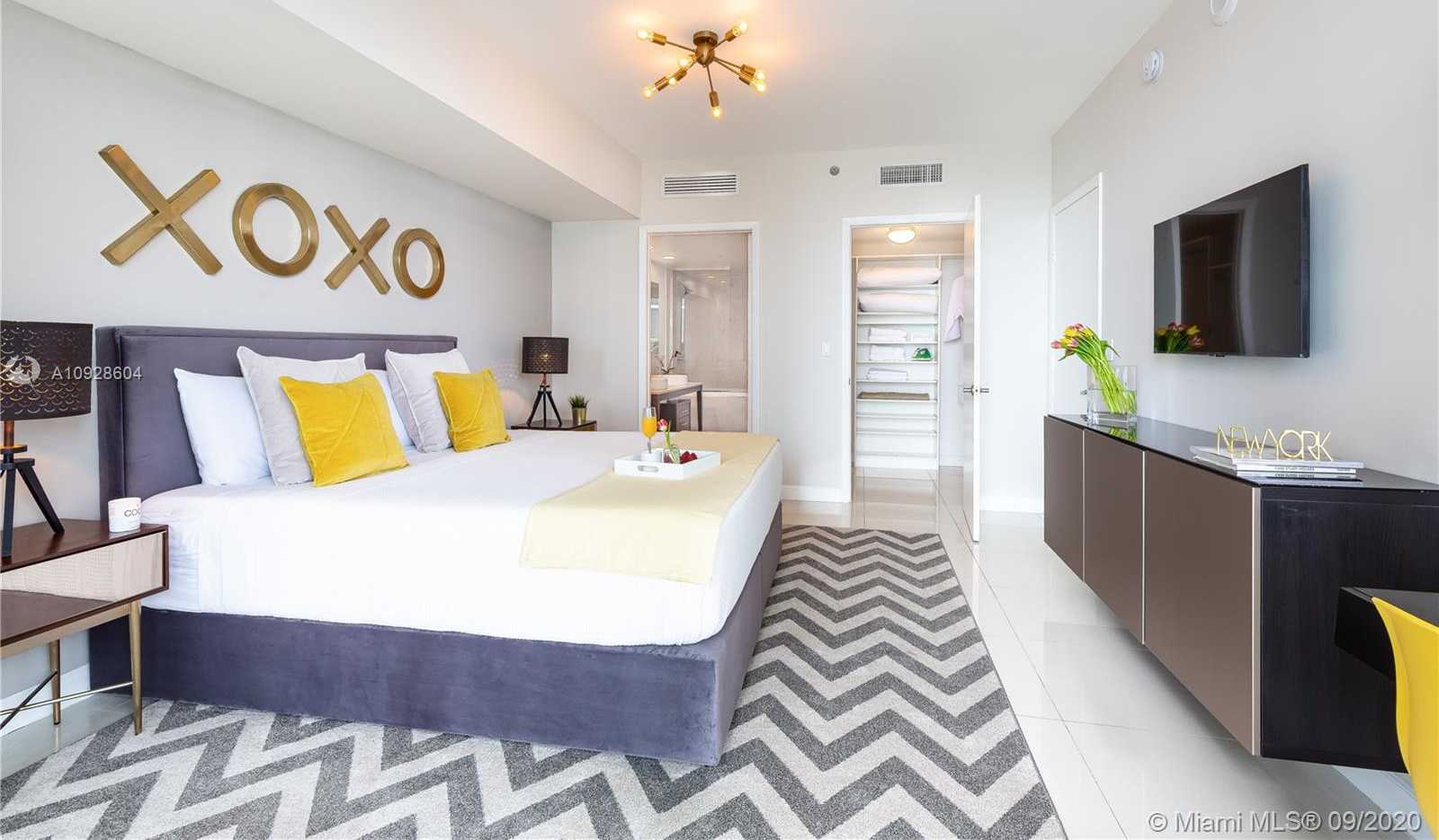 Small Image of 485 BRICKELL AVE #3401, Miami Number 16