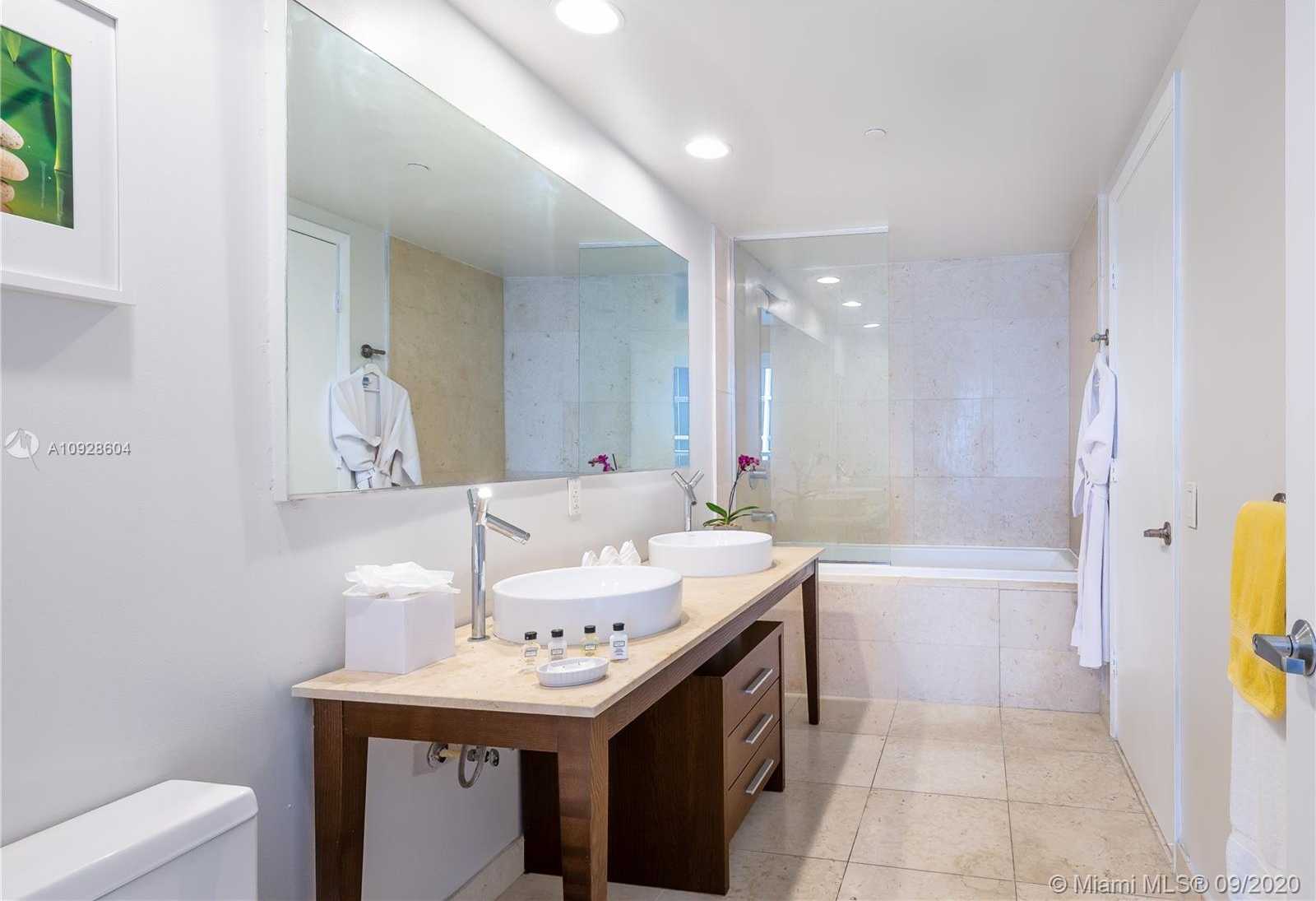 Small Image of 485 BRICKELL AVE #3401, Miami Number 17