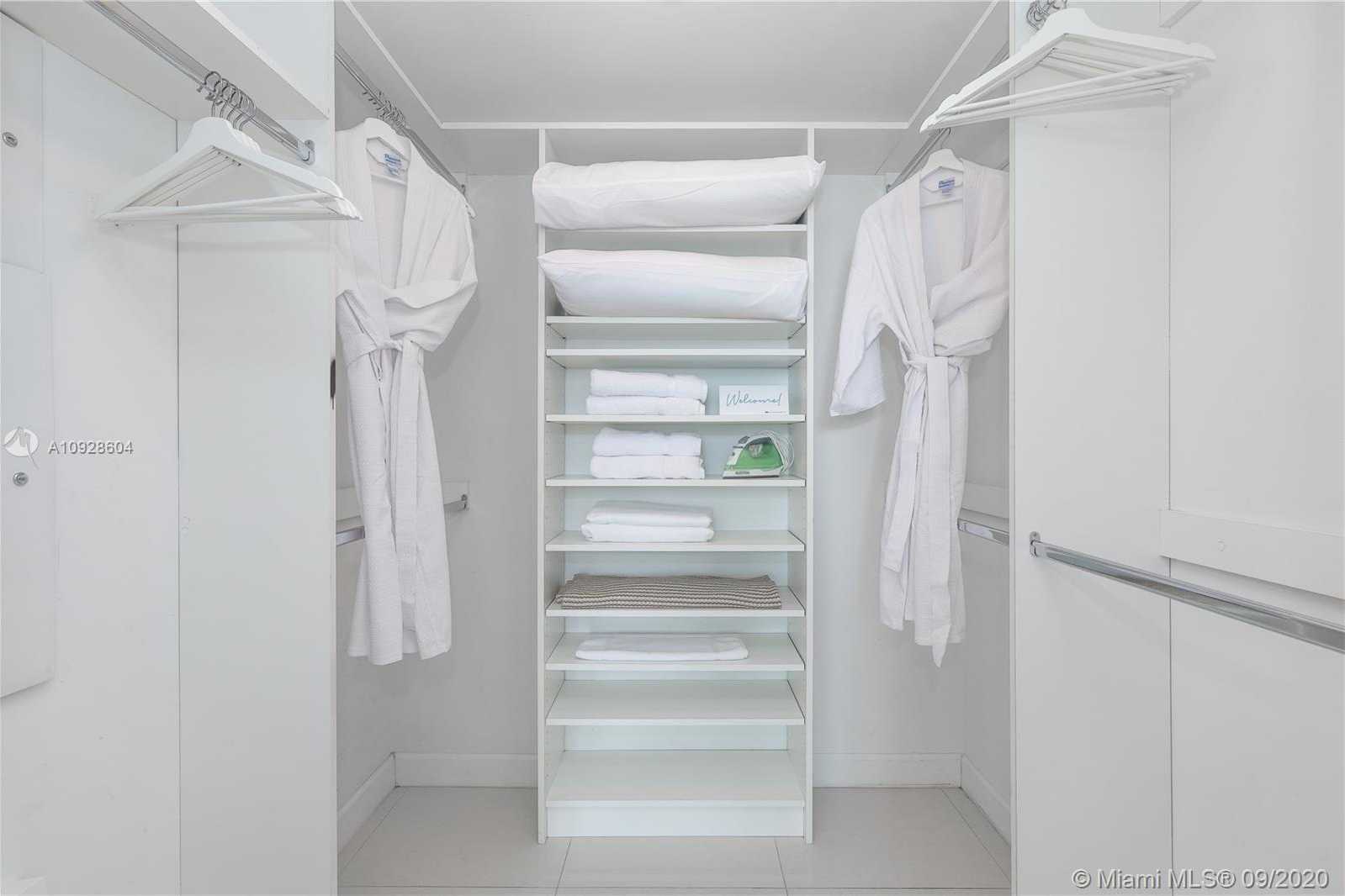 Small Image of 485 BRICKELL AVE #3401, Miami Number 18