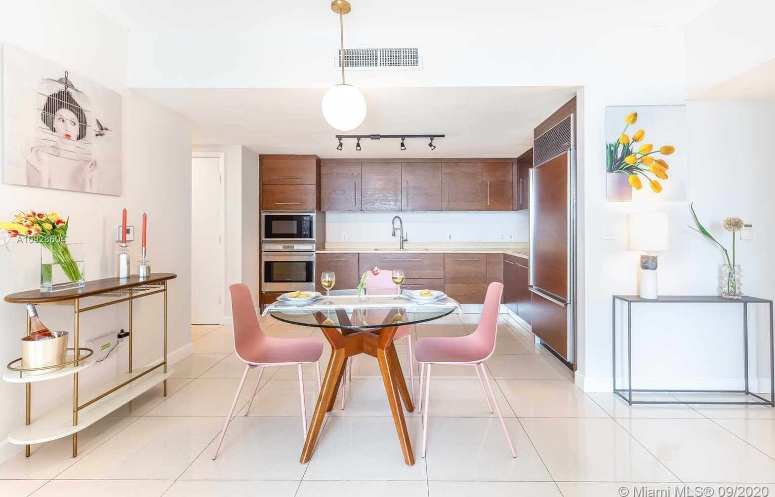 Small Image of 485 BRICKELL AVE #3401, Miami Number 9