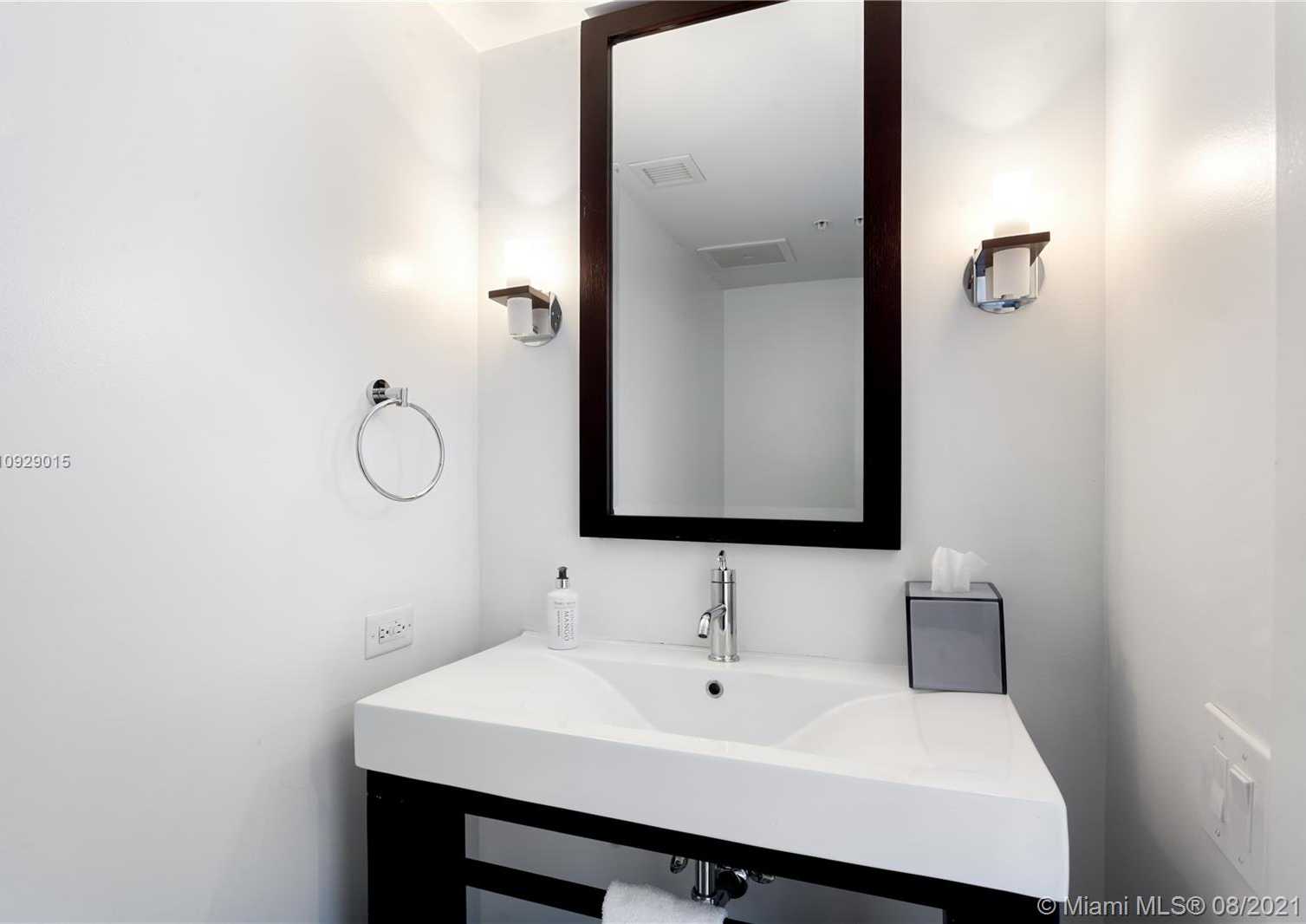 Small Image of 17315 Collins Ave, Sunny Isles Beach, FL 33160, USA Number 6