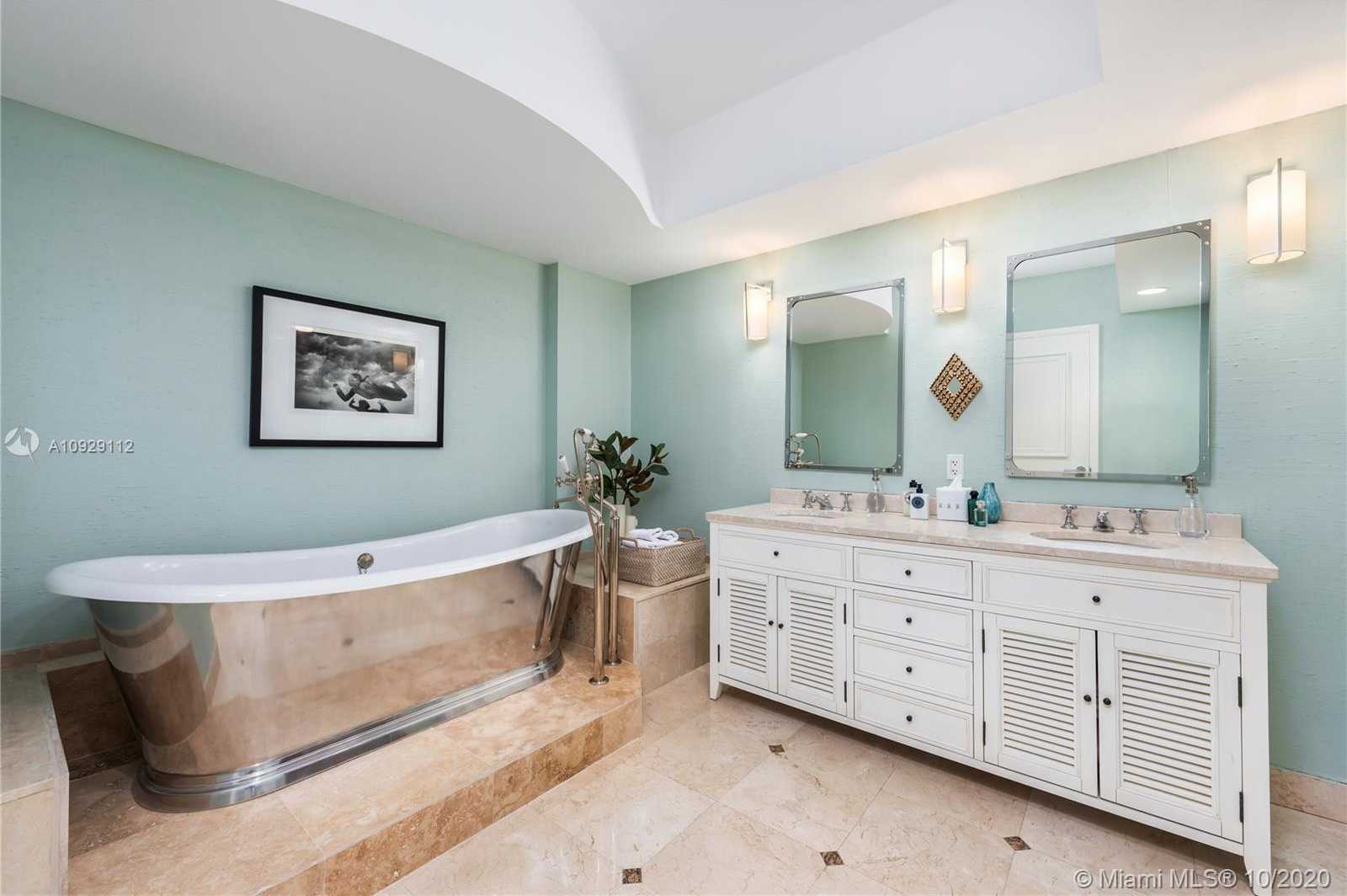 Small Image of 1000 South Pointe Dr, Miami Beach, FL 33139, USA Number 6