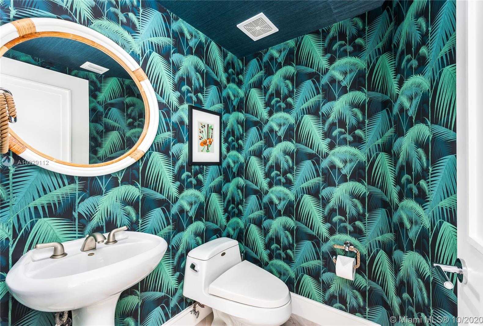 Small Image of 1000 South Pointe Dr, Miami Beach, FL 33139, USA Number 8
