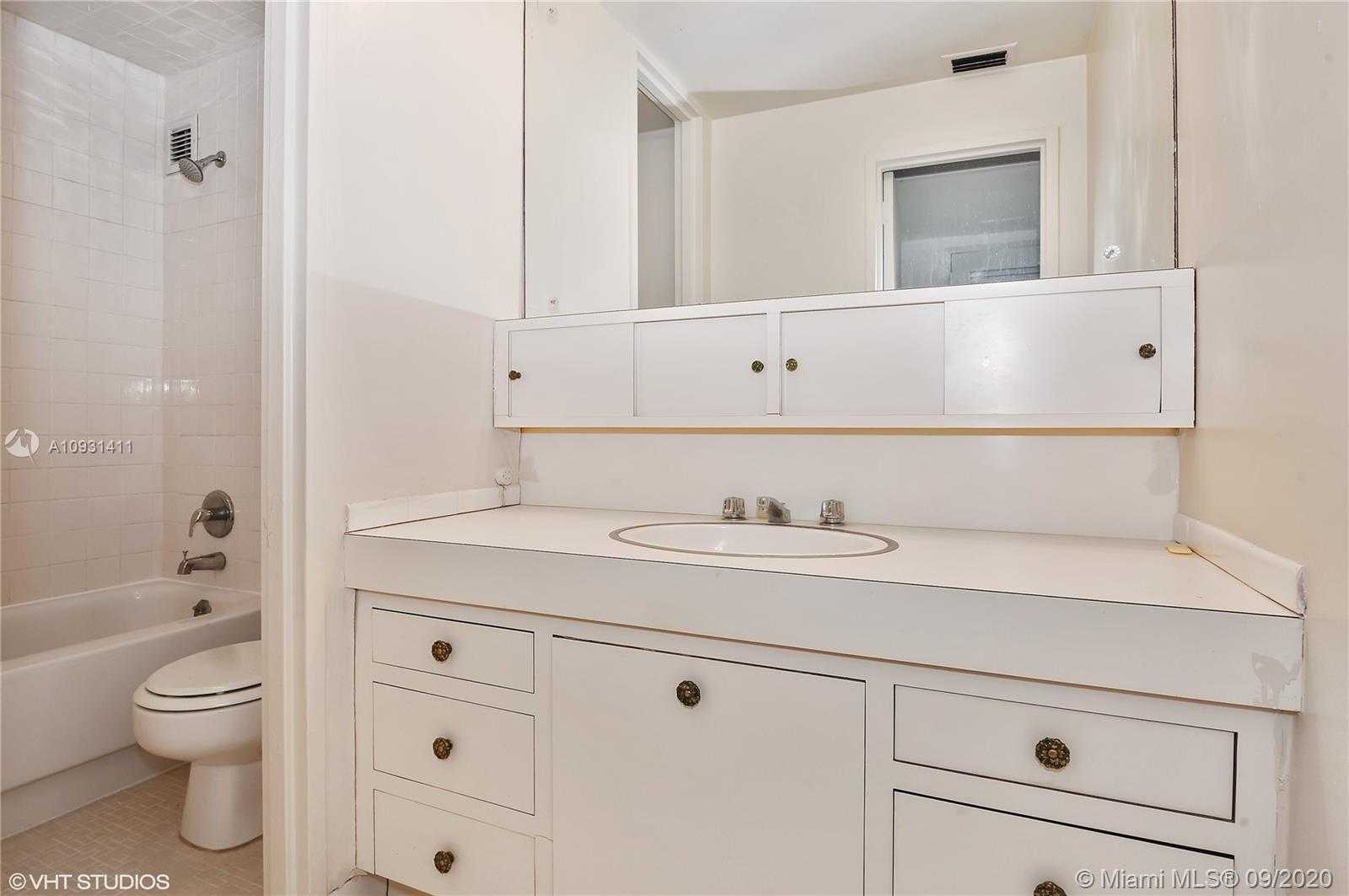 Small Image of 3 ISLAND AVE #9J, Miami Beach Number 6