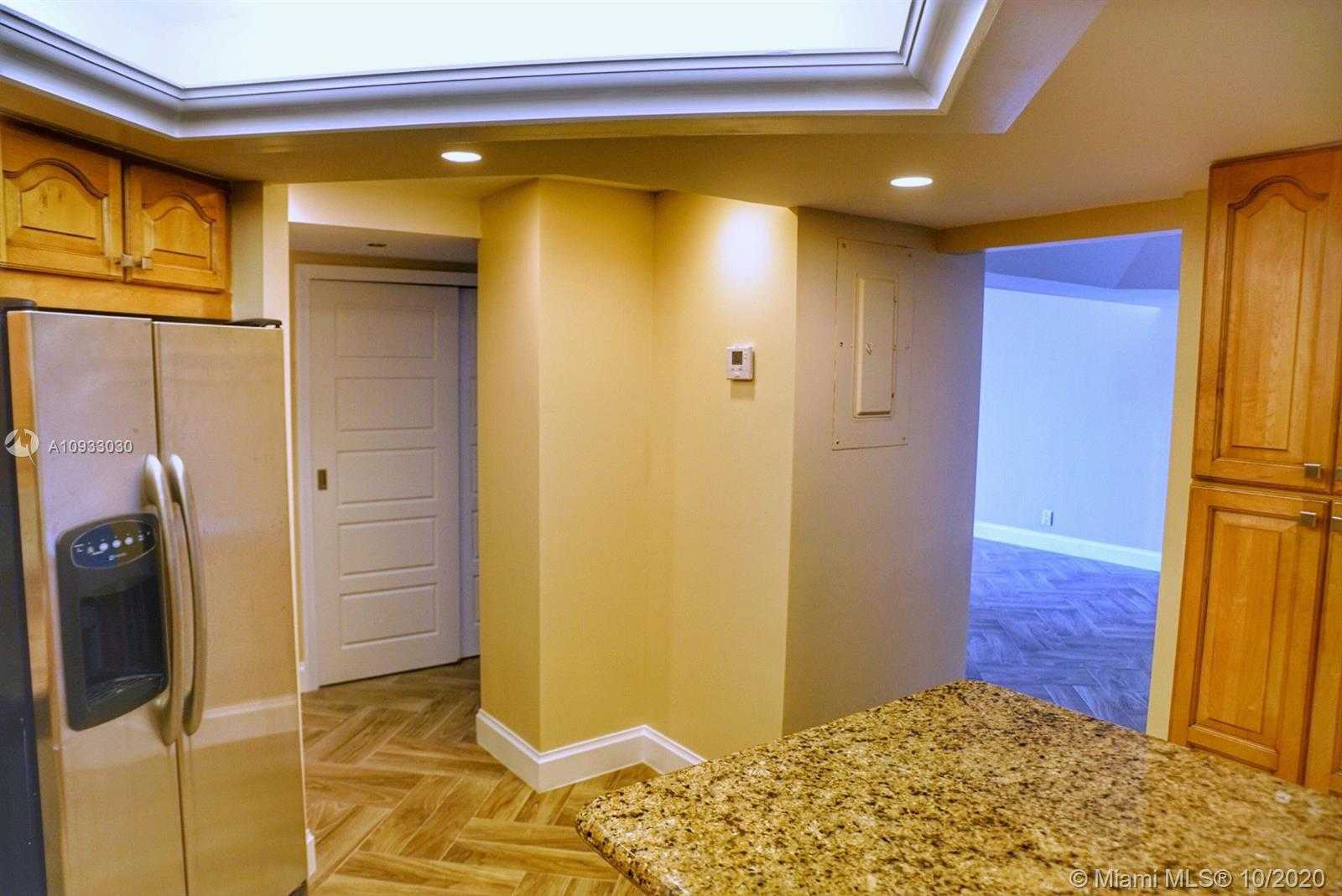 Small Image of 3610 SOUTH S OCEAN BLVD #403, South Palm Beach Number 8
