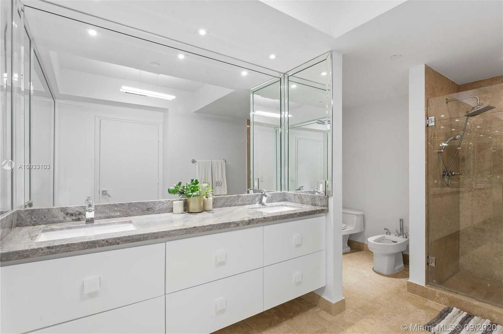 Small Image of 4775 COLLINS AVE #1704, Miami Beach Number 10