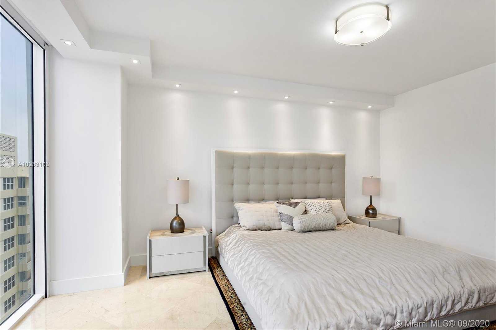 Small Image of 4775 COLLINS AVE #1704, Miami Beach Number 8