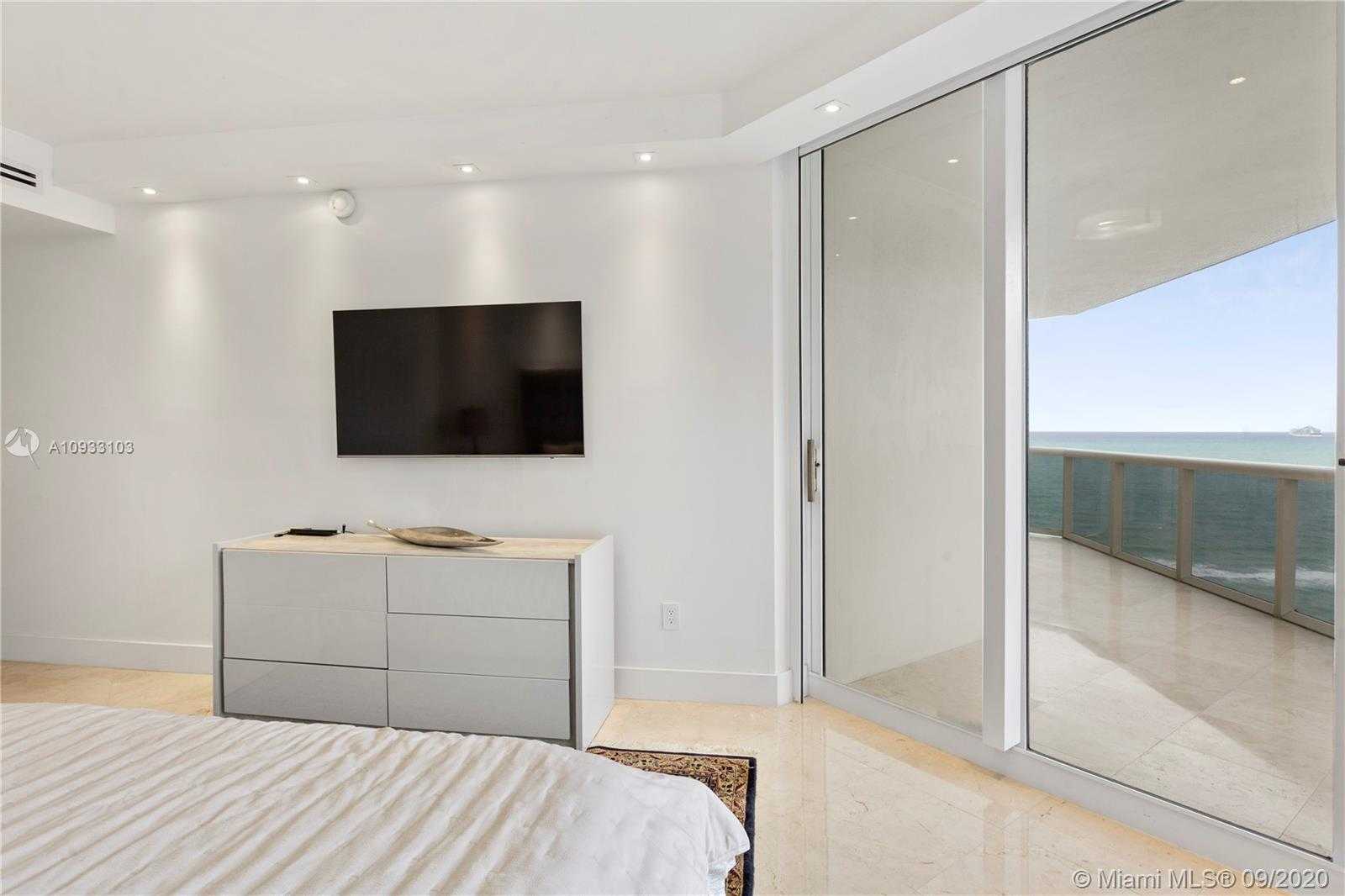 Small Image of 4775 COLLINS AVE #1704, Miami Beach Number 9