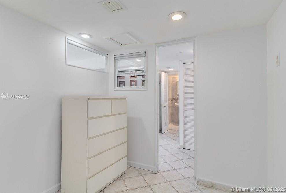 Small Image of 345 OCEAN DR #402, Miami Beach Number 11