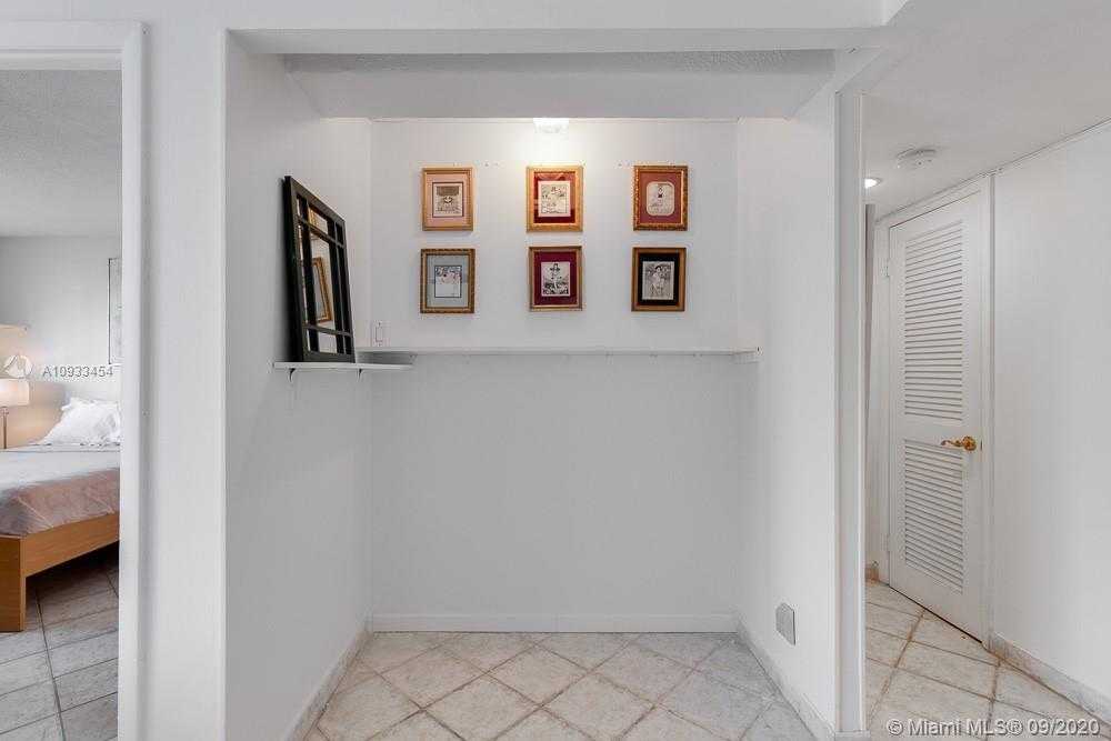 Small Image of 345 OCEAN DR #402, Miami Beach Number 13