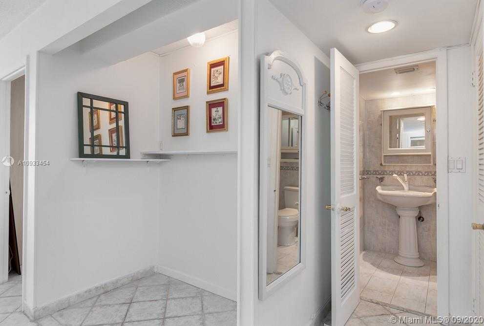 Small Image of 345 OCEAN DR #402, Miami Beach Number 15
