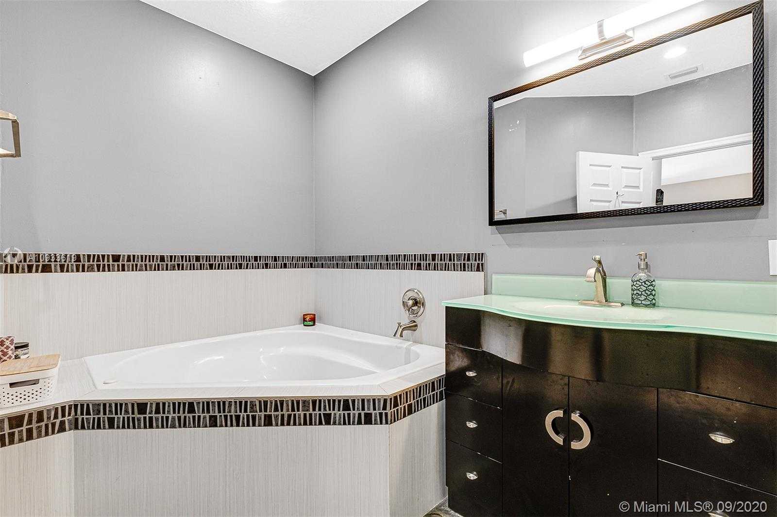 Small Image of 706 NORTH EAST 2ND ST #3, Fort Lauderdale Number 20