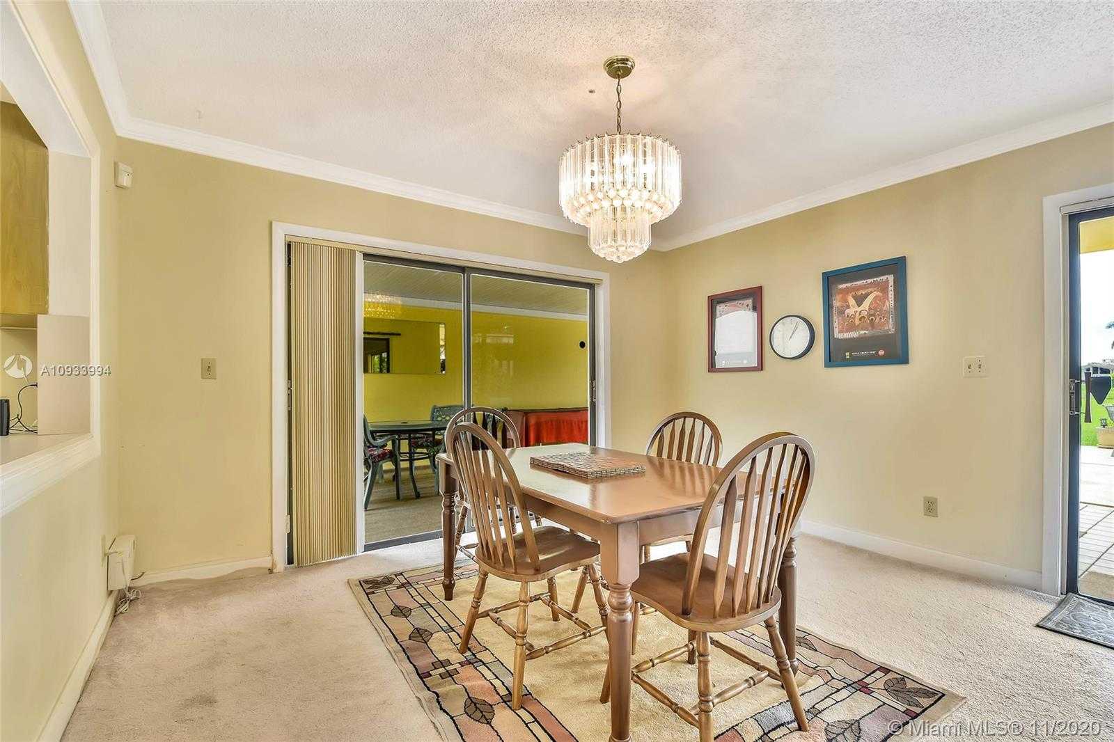 Small Image of 19120 WEST LAKE DR, Hialeah Number 12