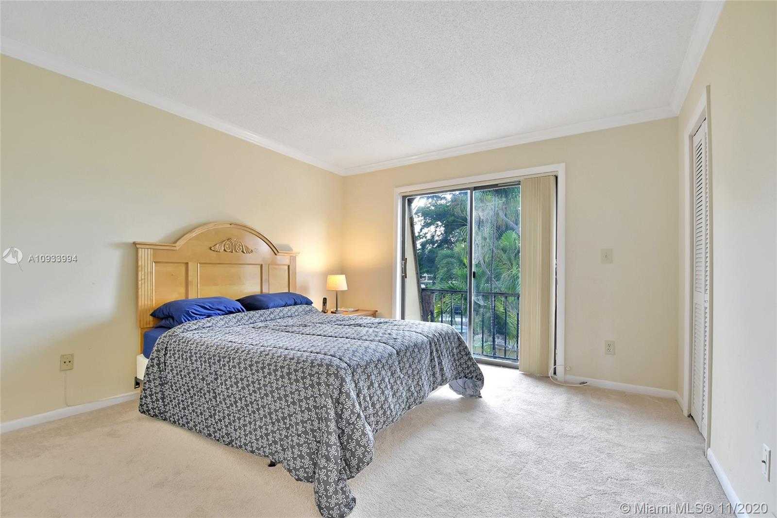 Small Image of 19120 WEST LAKE DR, Hialeah Number 16
