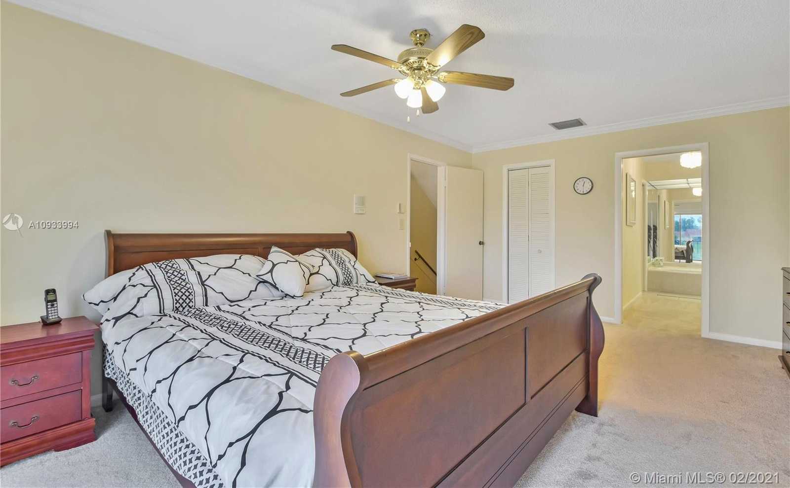 Small Image of 19120 WEST LAKE DR, Hialeah Number 20