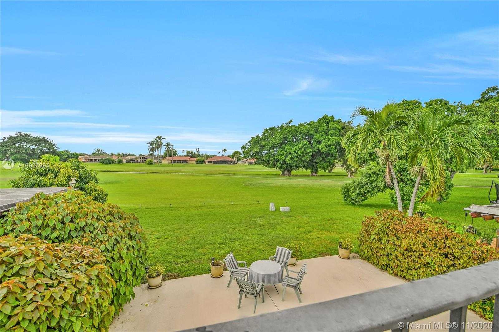 Small Image of 19120 WEST LAKE DR, Hialeah Number 25