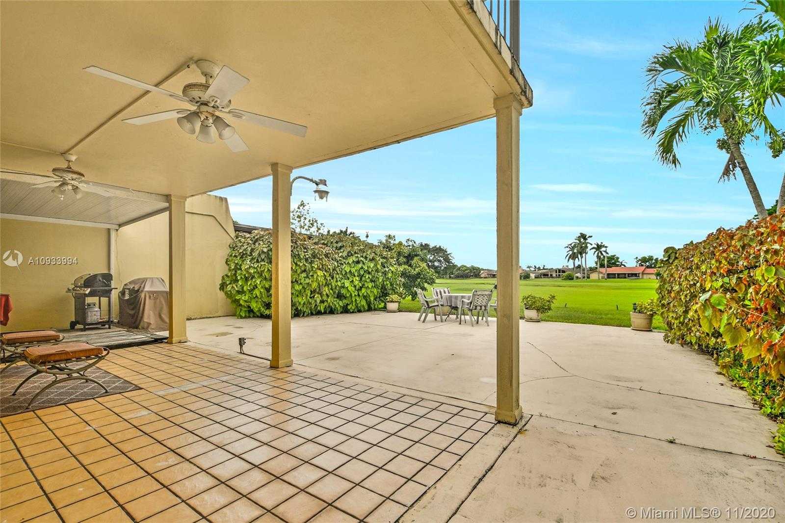 Small Image of 19120 WEST LAKE DR, Hialeah Number 28