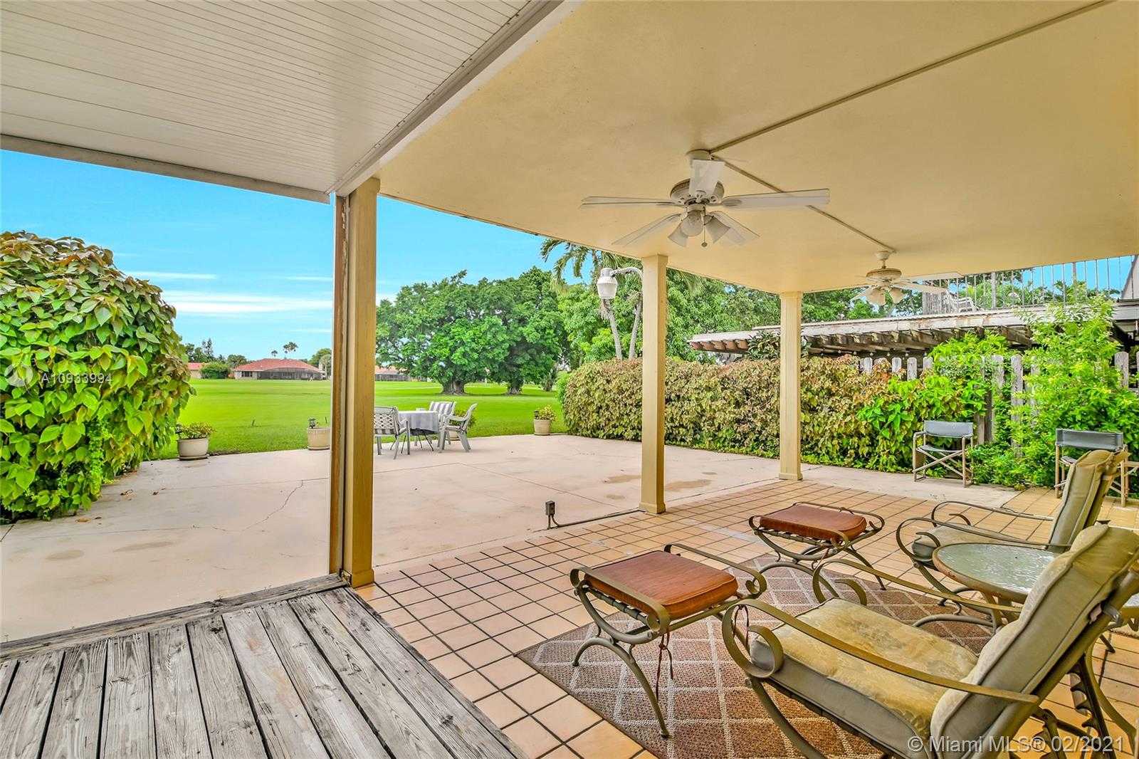 Small Image of 19120 WEST LAKE DR, Hialeah Number 29
