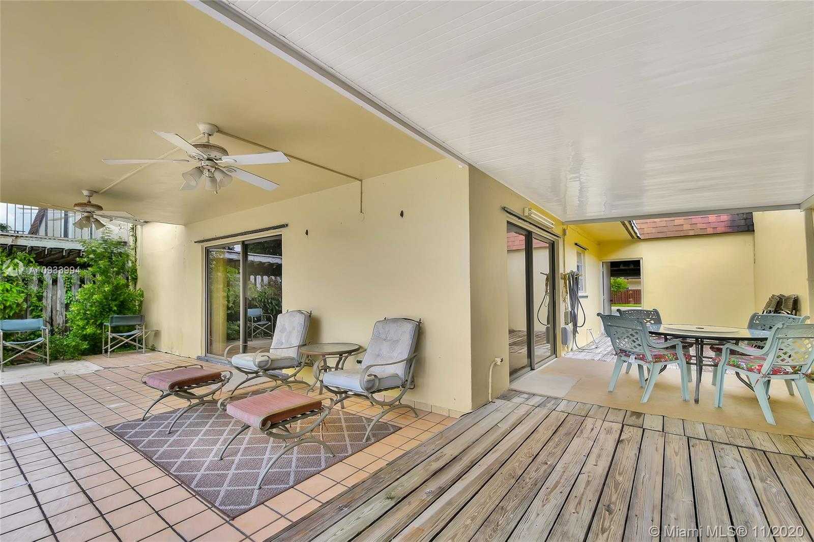 Small Image of 19120 WEST LAKE DR, Hialeah Number 30