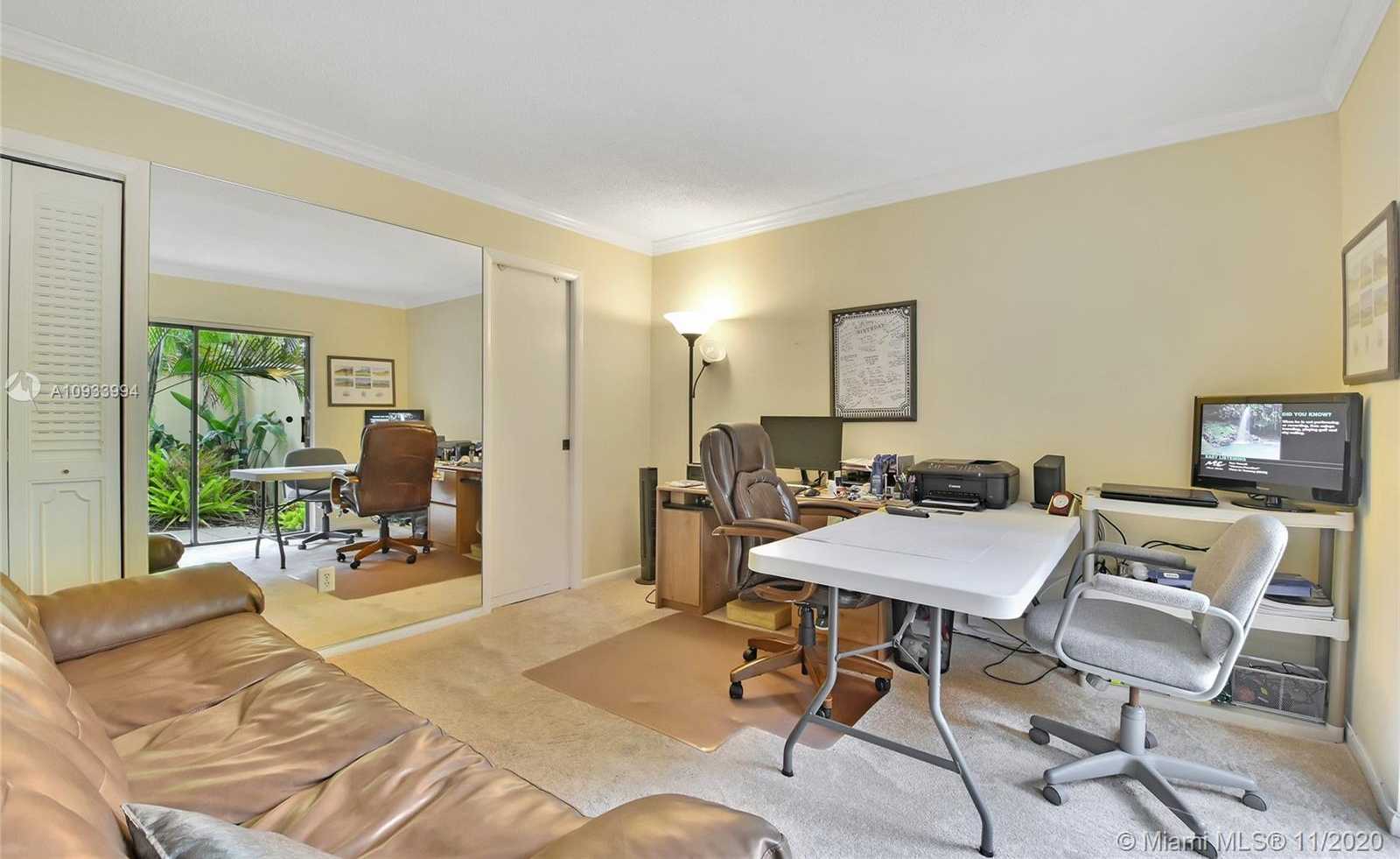 Small Image of 19120 WEST LAKE DR, Hialeah Number 6