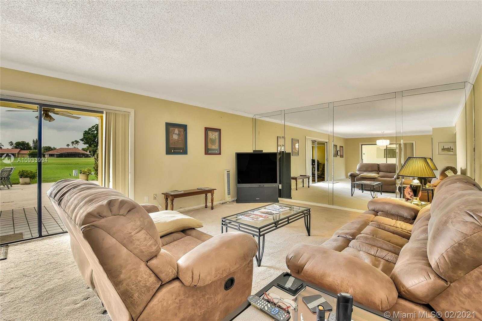 Small Image of 19120 WEST LAKE DR, Hialeah Number 8