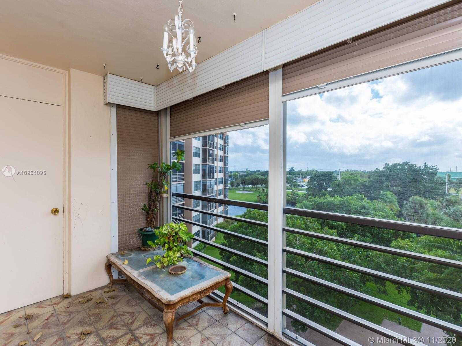 Small Image of 1200 SAINT CHARLES PL #510, Pembroke Pines Number 20