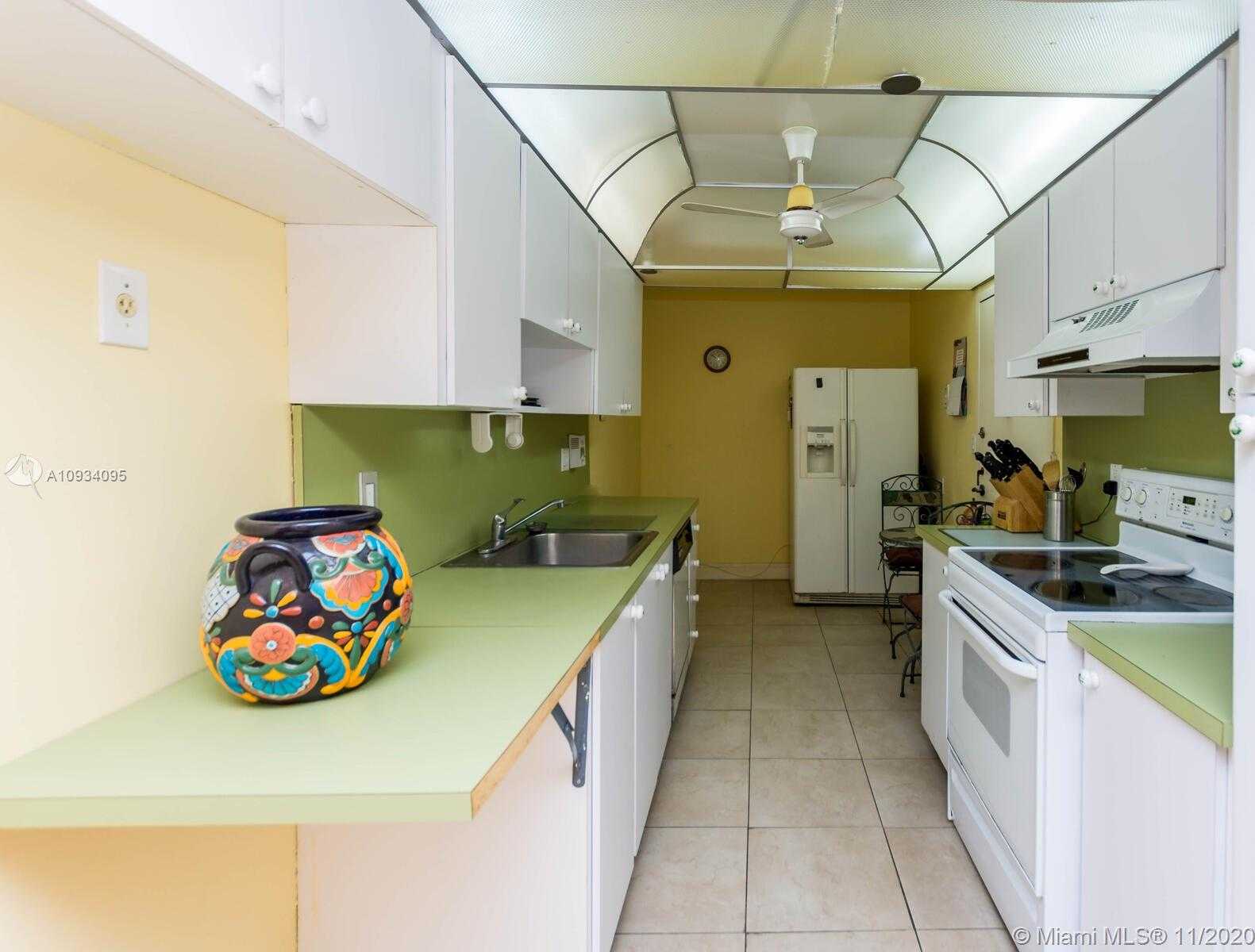 Small Image of 1200 SAINT CHARLES PL #510, Pembroke Pines Number 23