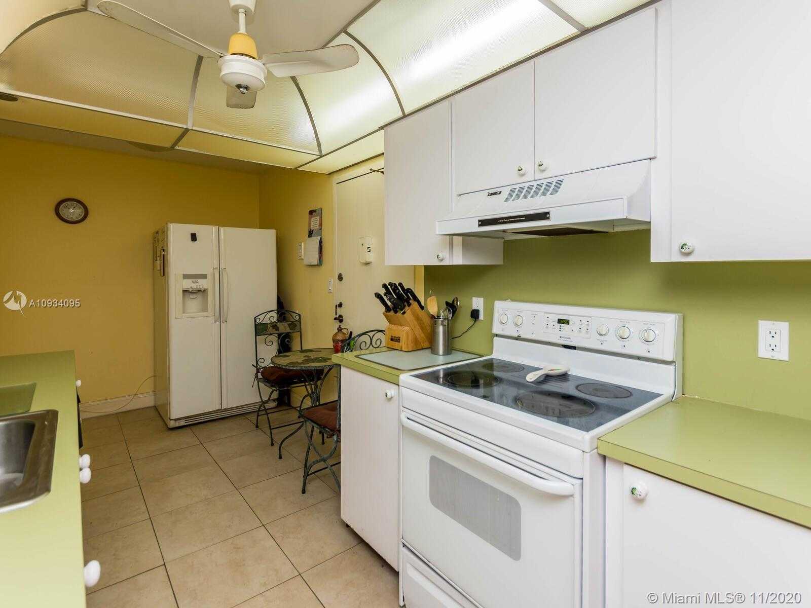 Small Image of 1200 SAINT CHARLES PL #510, Pembroke Pines Number 24