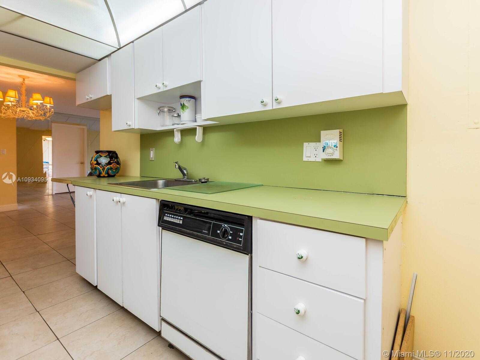 Small Image of 1200 SAINT CHARLES PL #510, Pembroke Pines Number 25