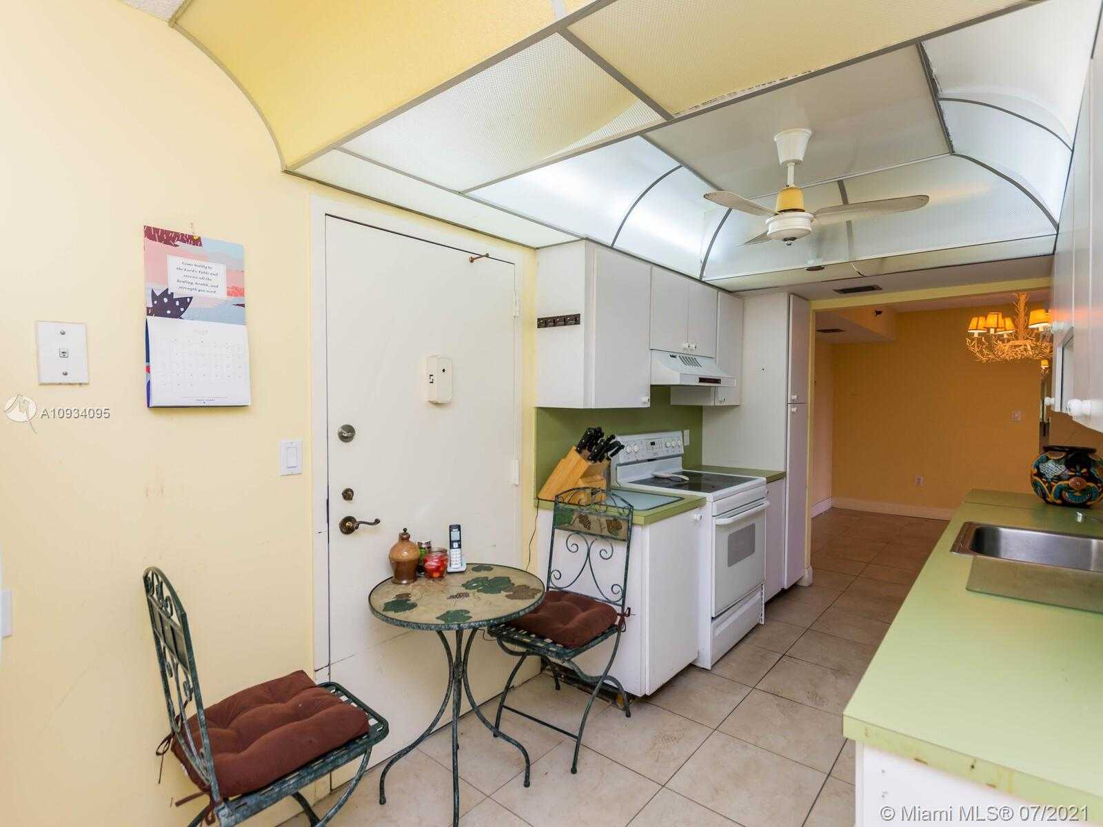 Small Image of 1200 SAINT CHARLES PL #510, Pembroke Pines Number 26