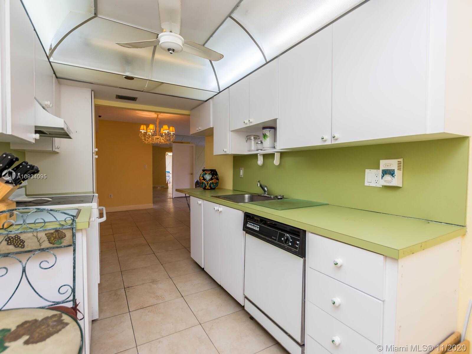 Small Image of 1200 SAINT CHARLES PL #510, Pembroke Pines Number 27