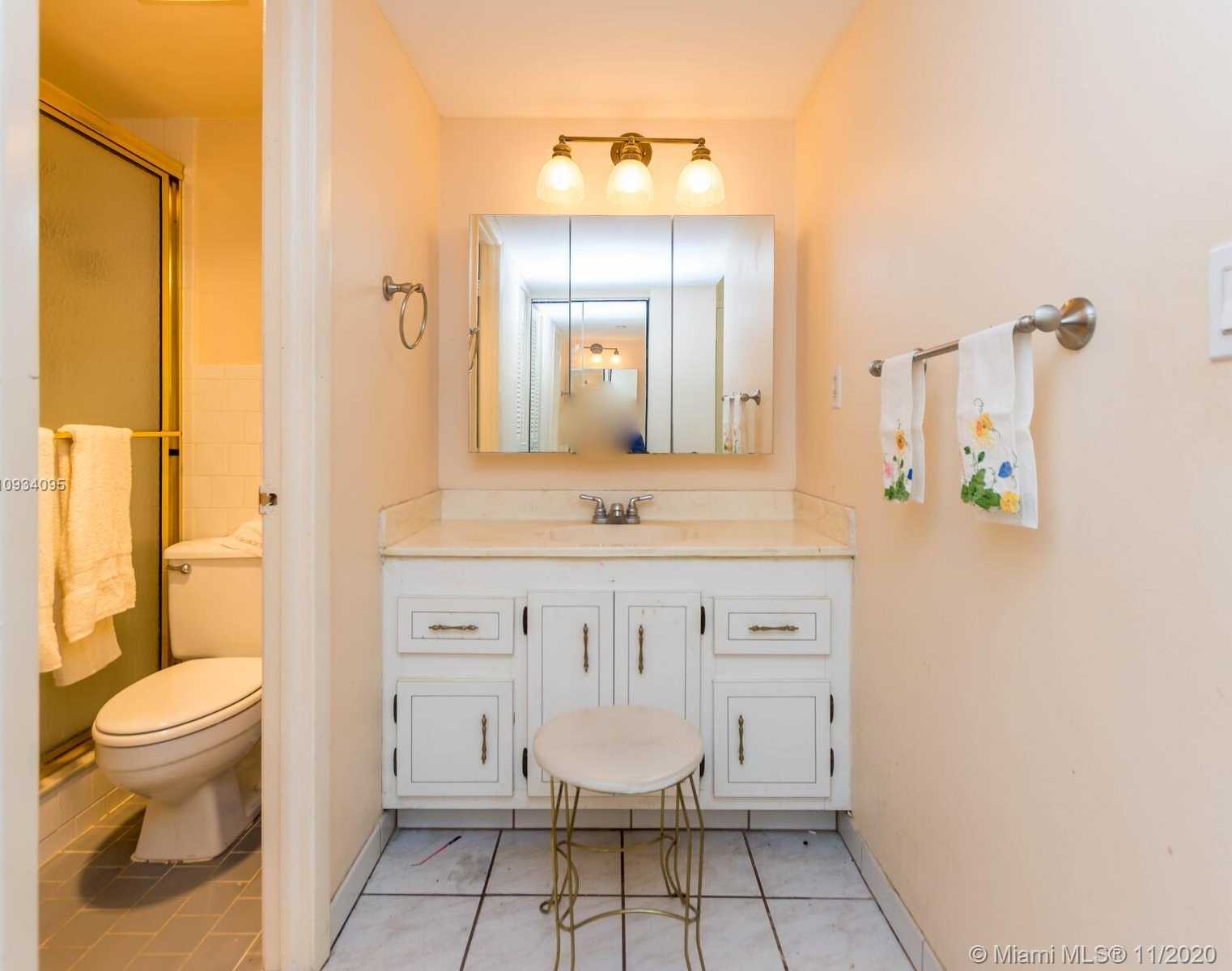 Small Image of 1200 SAINT CHARLES PL #510, Pembroke Pines Number 31