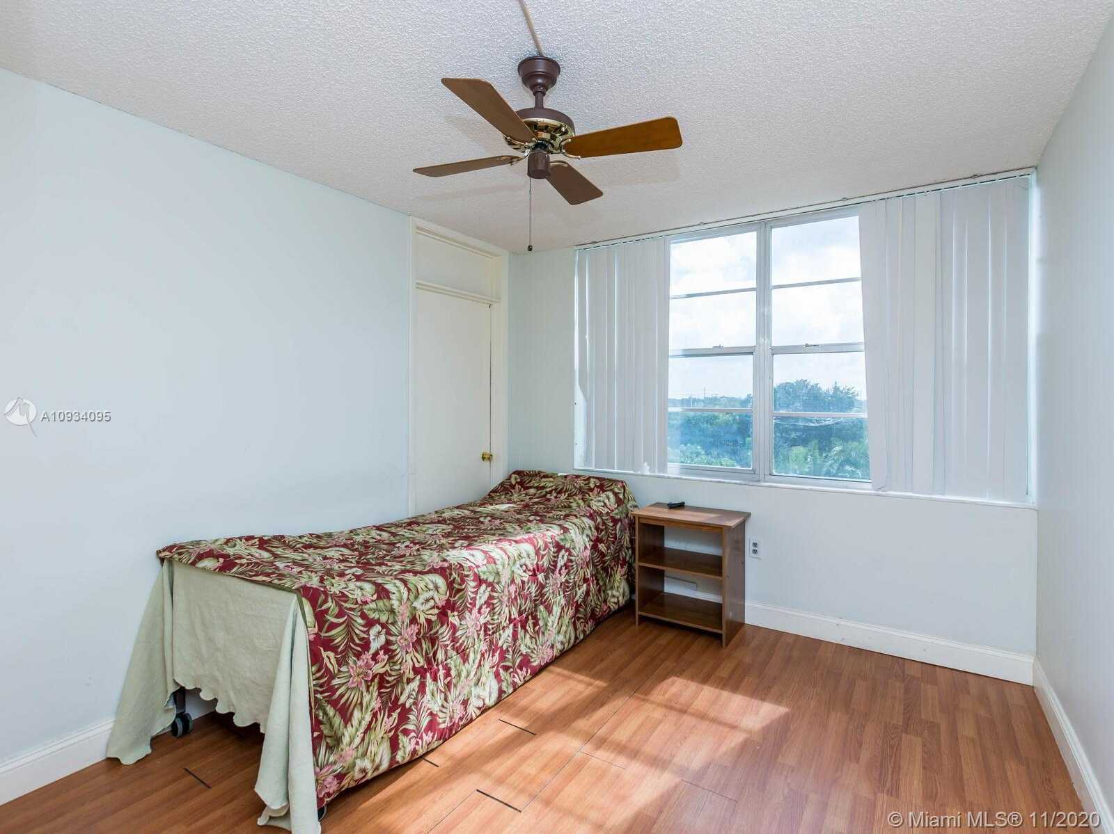 Small Image of 1200 SAINT CHARLES PL #510, Pembroke Pines Number 33