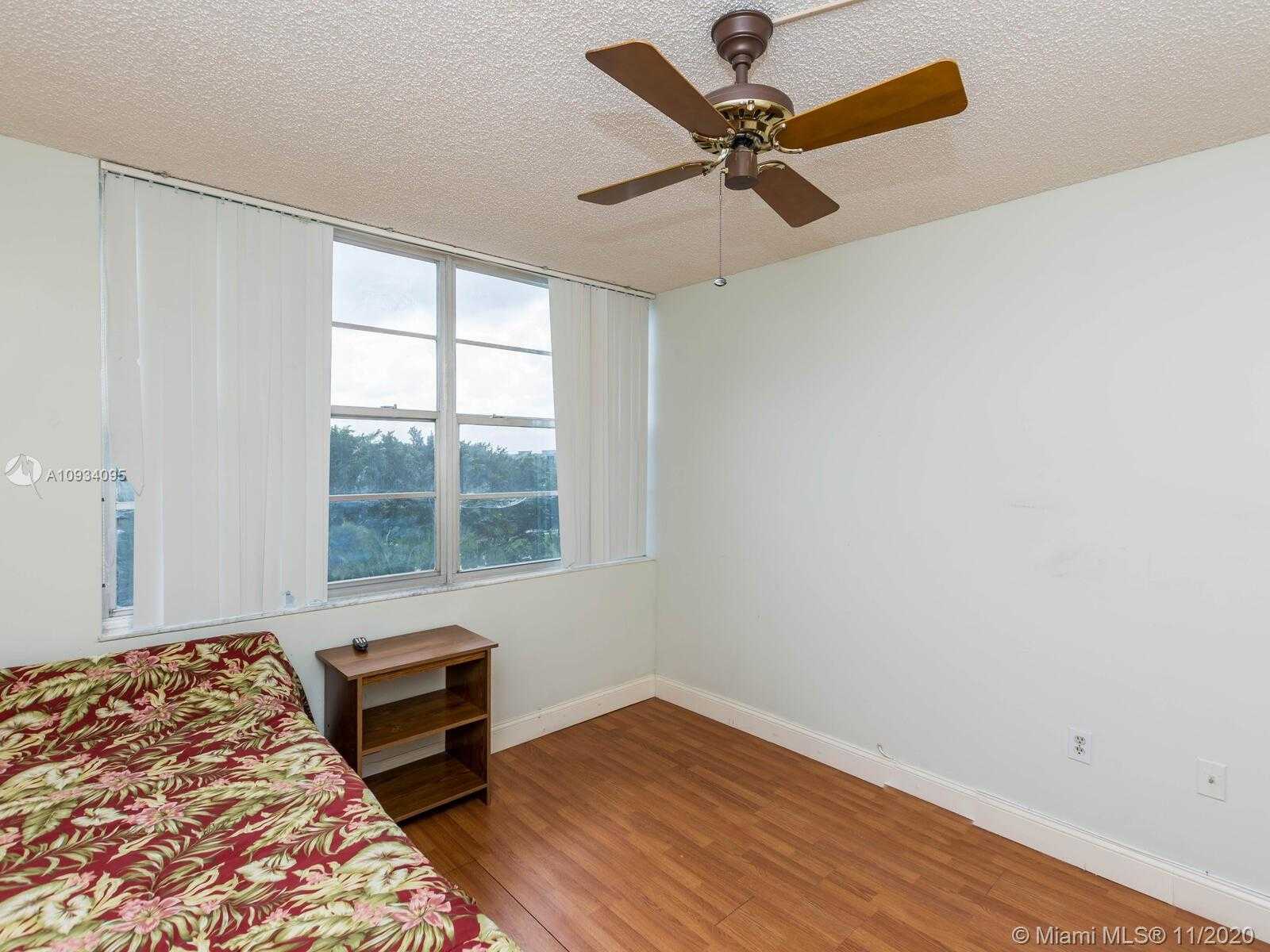 Small Image of 1200 SAINT CHARLES PL #510, Pembroke Pines Number 35