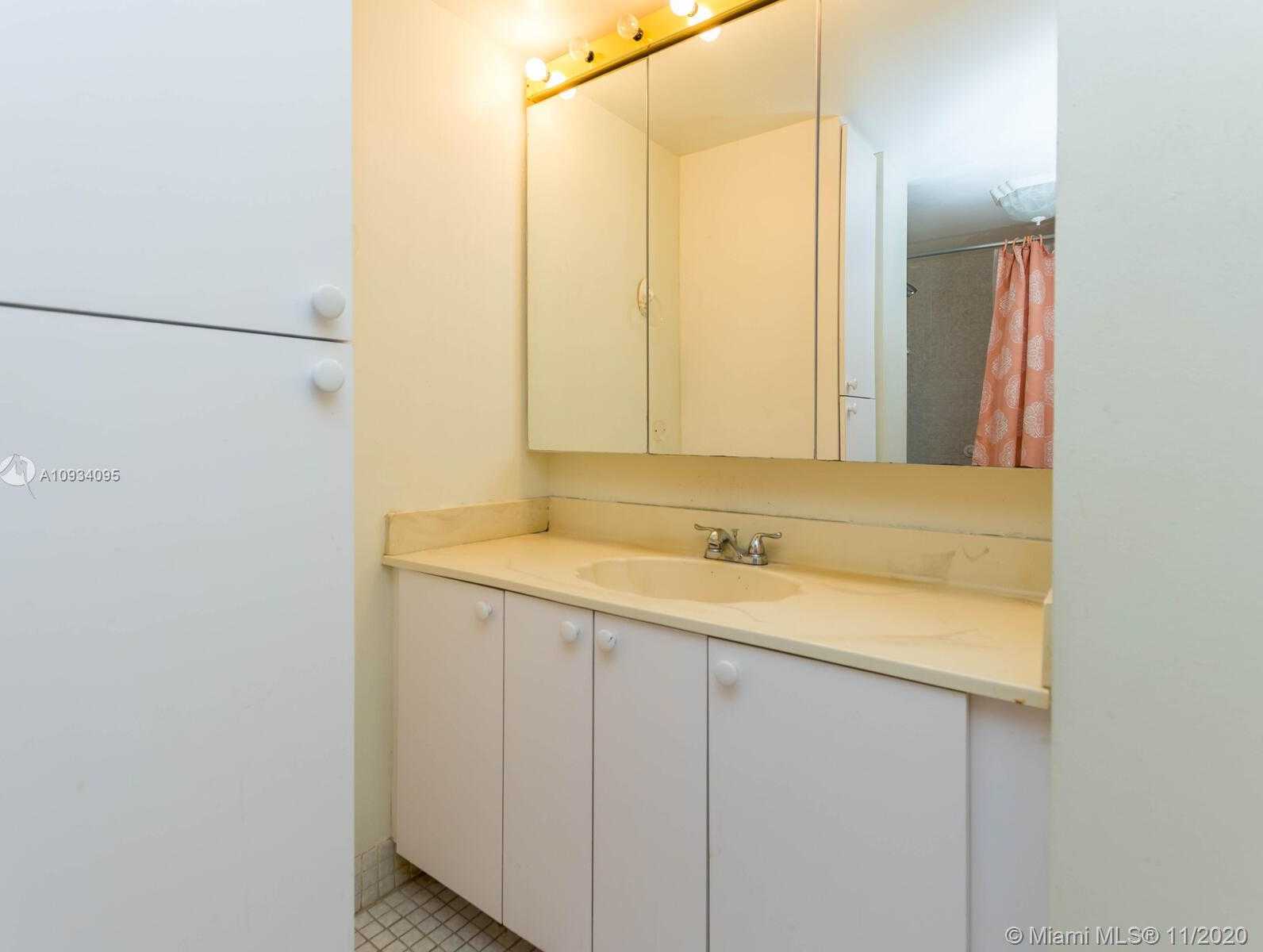 Small Image of 1200 SAINT CHARLES PL #510, Pembroke Pines Number 37