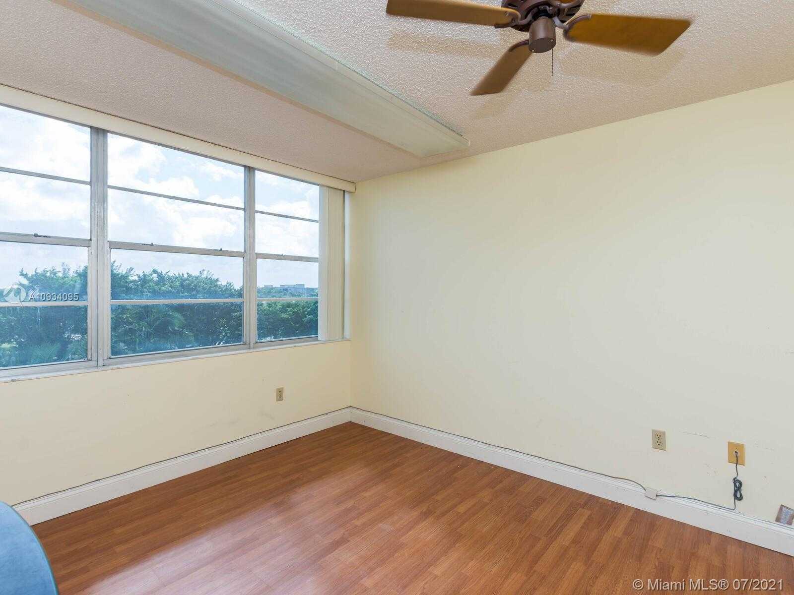 Small Image of 1200 SAINT CHARLES PL #510, Pembroke Pines Number 38