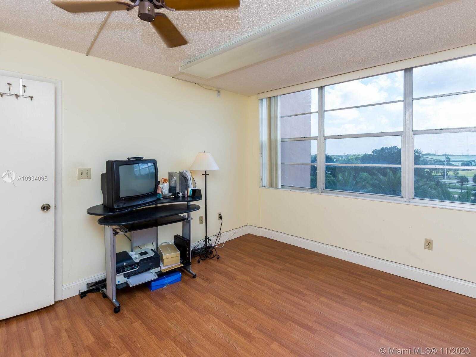 Small Image of 1200 SAINT CHARLES PL #510, Pembroke Pines Number 39