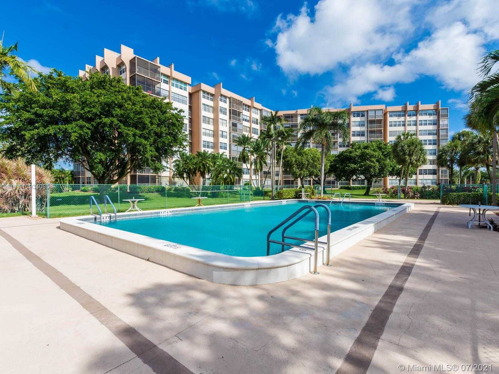 Small Image of 1200 SAINT CHARLES PL #510, Pembroke Pines Number 44
