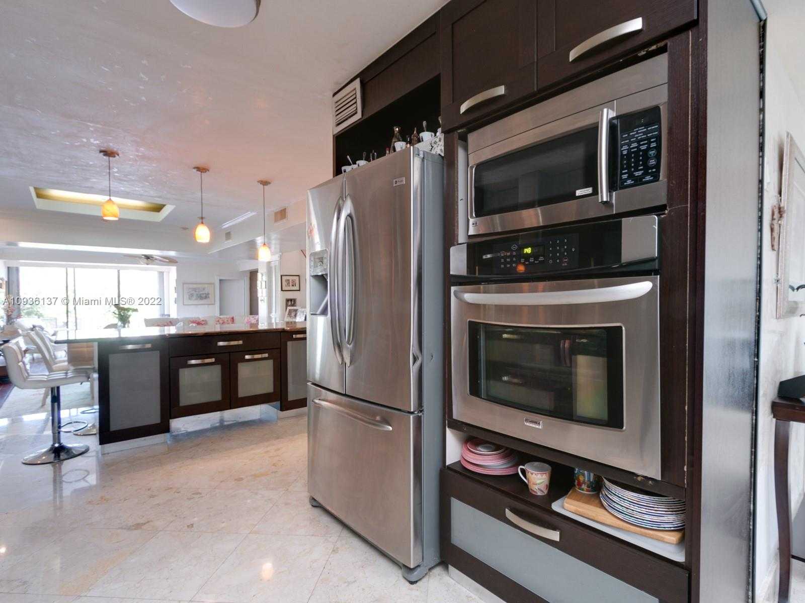 Small Image of 329 POINCIANA DR #909, Sunny Isles Beach Number 12