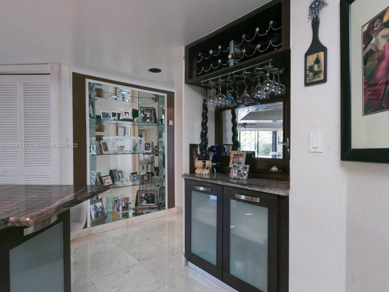Small Image of 329 POINCIANA DR #909, Sunny Isles Beach Number 13