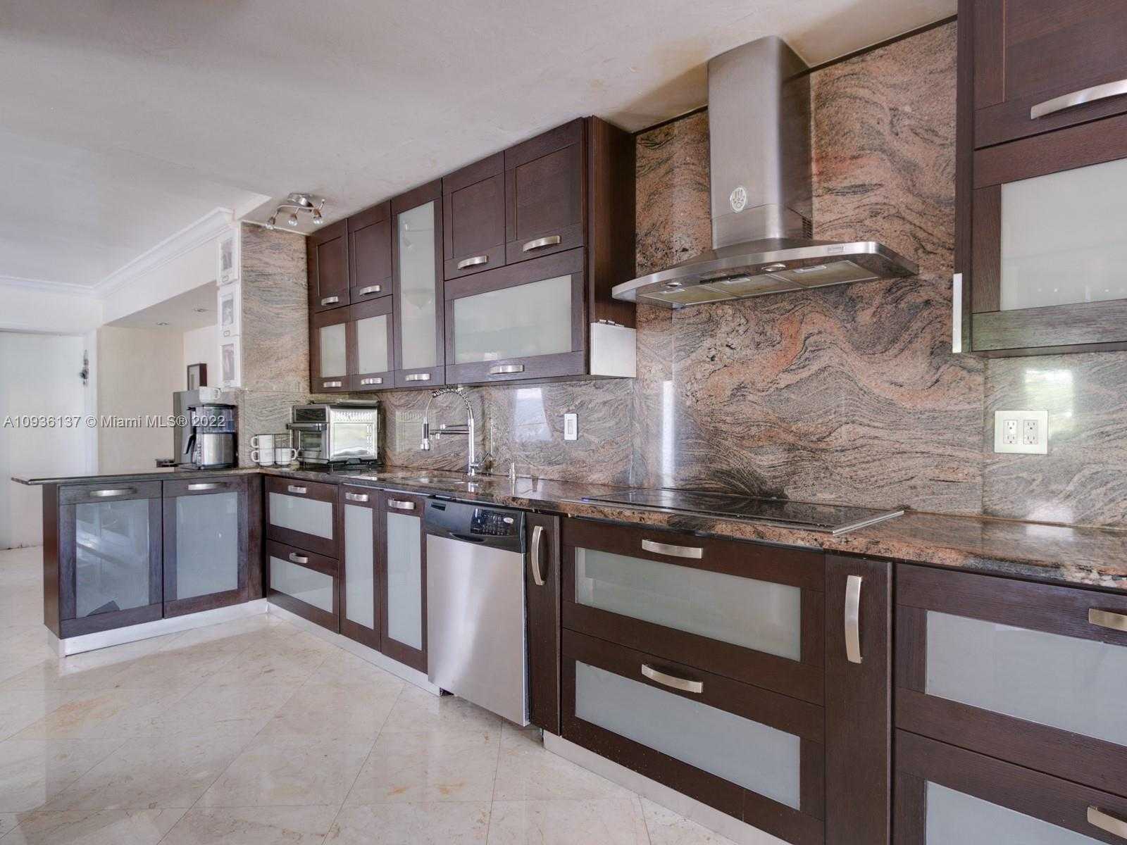 Small Image of 329 POINCIANA DR #909, Sunny Isles Beach Number 14