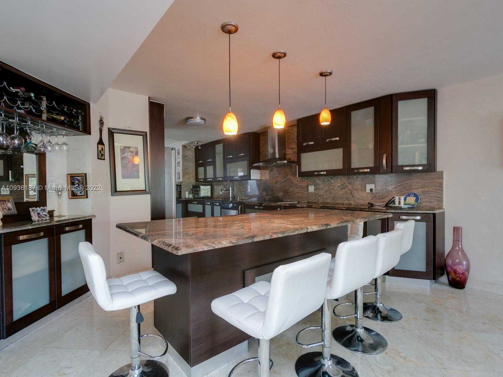 Small Image of 329 POINCIANA DR #909, Sunny Isles Beach Number 15