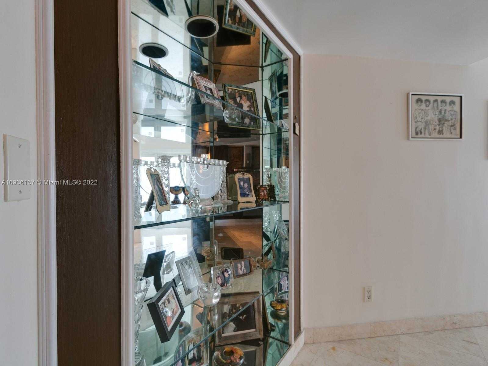 Small Image of 329 POINCIANA DR #909, Sunny Isles Beach Number 16