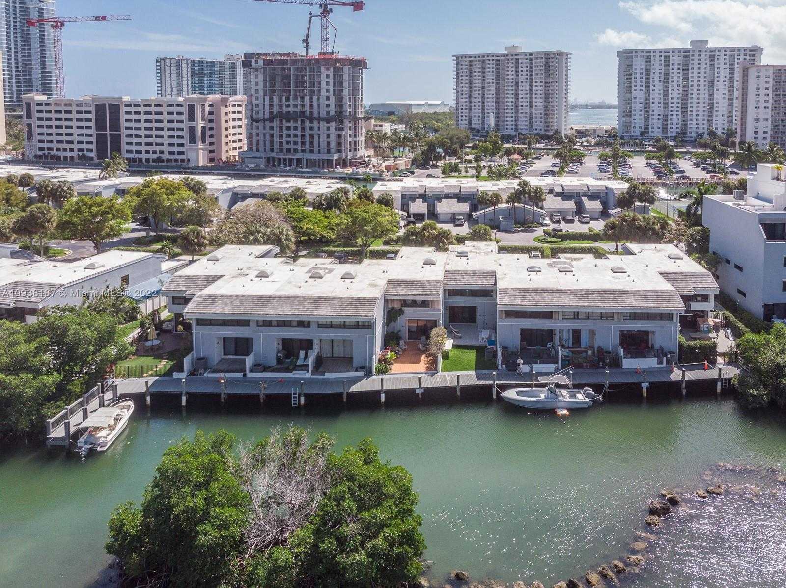 Small Image of 329 POINCIANA DR #909, Sunny Isles Beach Number 2
