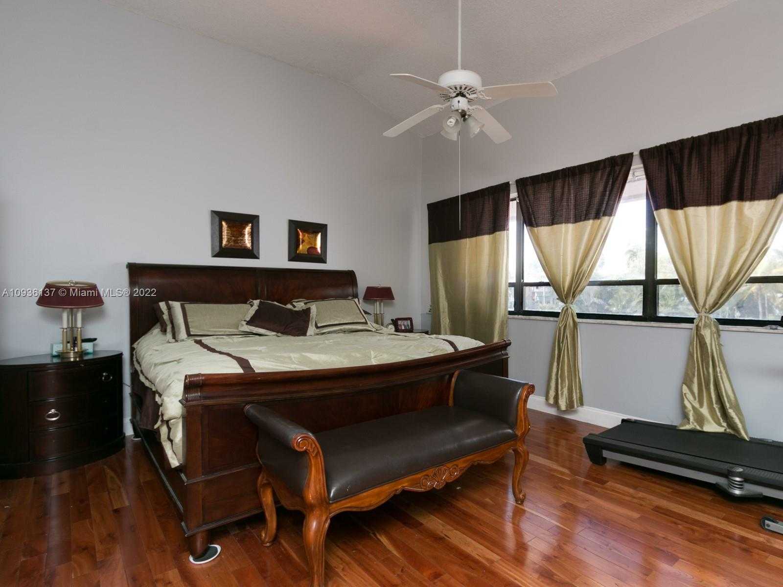 Small Image of 329 POINCIANA DR #909, Sunny Isles Beach Number 27