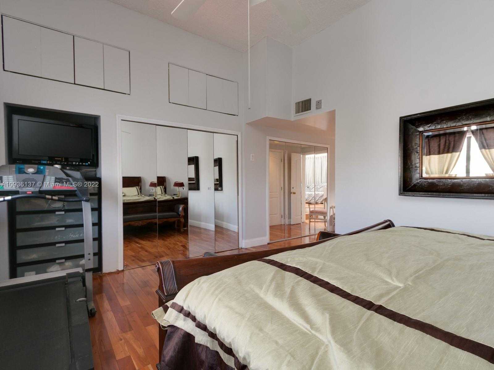 Small Image of 329 POINCIANA DR #909, Sunny Isles Beach Number 30