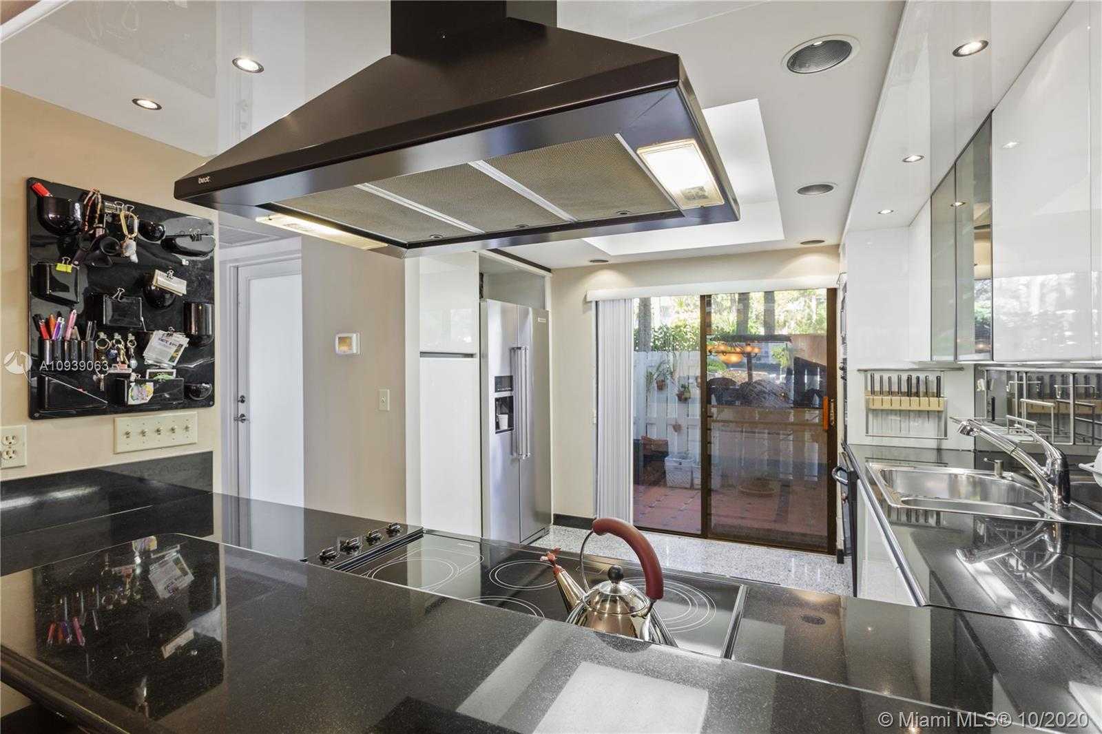Small Image of 402 POINCIANA DR #1716, Sunny Isles Beach Number 11