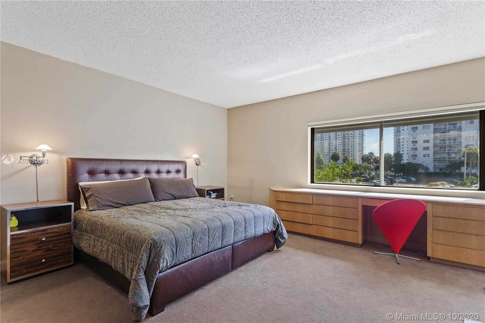 Small Image of 402 POINCIANA DR #1716, Sunny Isles Beach Number 17