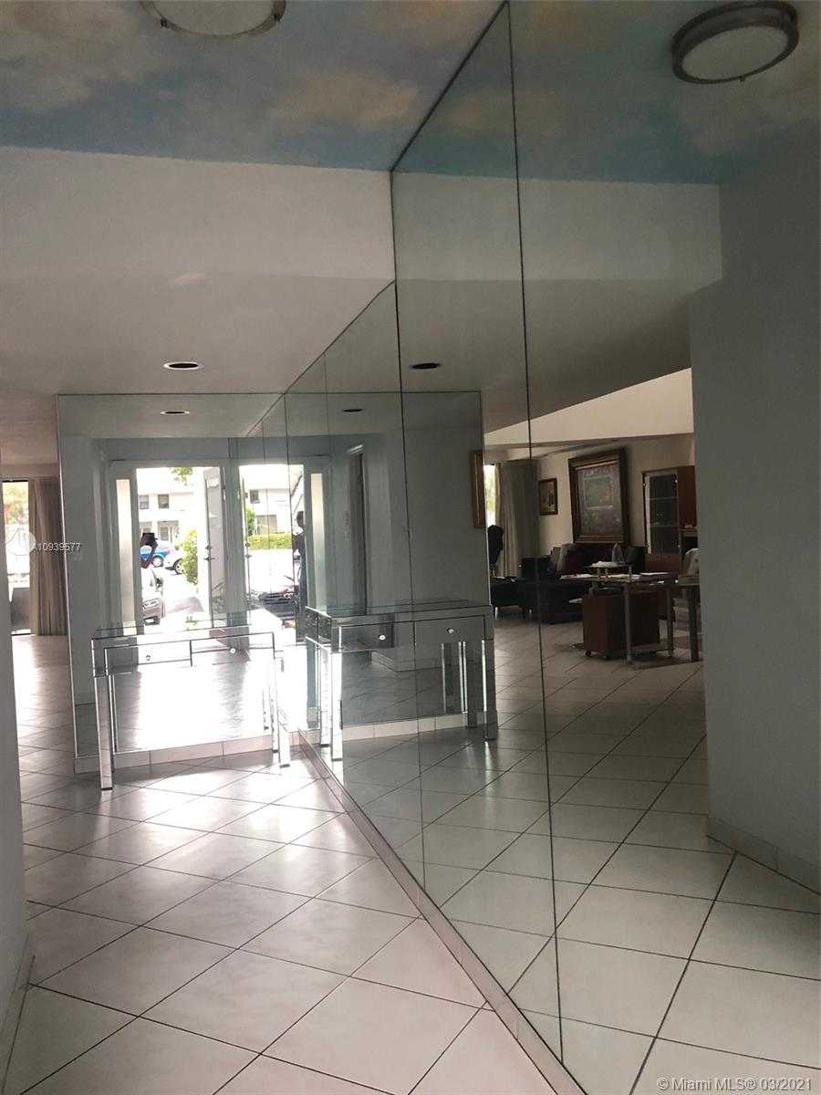 Small Image of 230 POINCIANA DR #310, Sunny Isles Beach Number 3