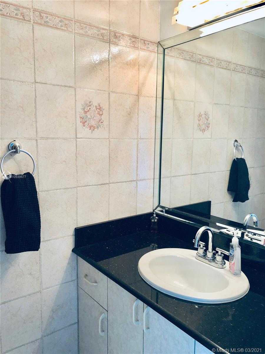 Small Image of 230 POINCIANA DR #310, Sunny Isles Beach Number 4
